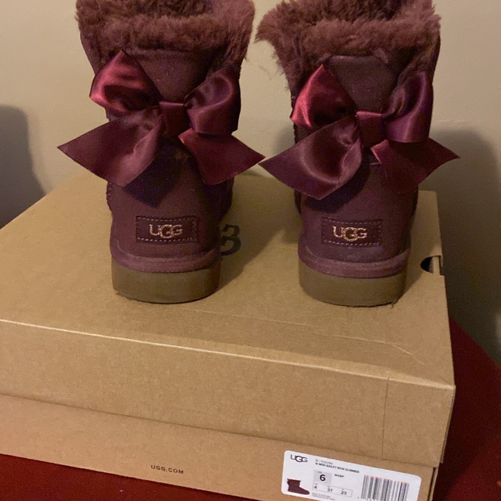 Burgundy UGGs, with slight glitter, shine with bows on the back